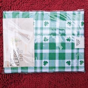 Cottage Classic tablecloth, 70" round, 178 cm